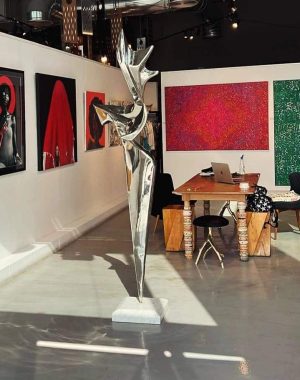 Sculpture abstraite inox -En exposition dans la Galerie Urbanist Art Dubai -UAE